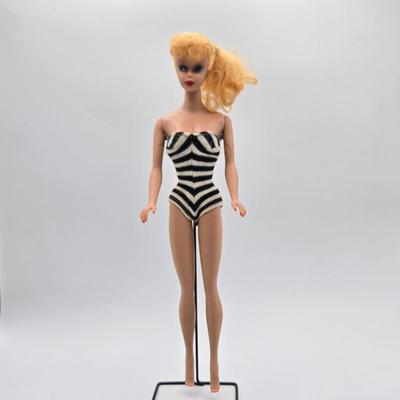 LOT 10X: 1962 Barbie Case, 1958 Blonde Ponytail Barbie ( MCMLVIII ) , 1958 Brunette Bubble Hairstyle Barbie ( MCMLVIII) , Clothing,...
