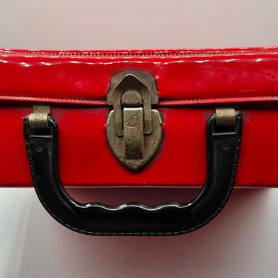 LOT 10X: 1962 Barbie Case, 1958 Blonde Ponytail Barbie ( MCMLVIII ) , 1958 Brunette Bubble Hairstyle Barbie ( MCMLVIII) , Clothing,...