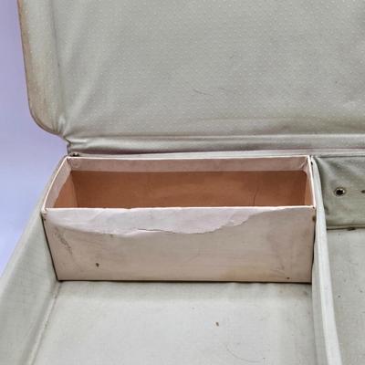 LOT 10X: 1962 Barbie Case, 1958 Blonde Ponytail Barbie ( MCMLVIII ) , 1958 Brunette Bubble Hairstyle Barbie ( MCMLVIII) , Clothing,...