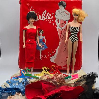 LOT 10X: 1962 Barbie Case, 1958 Blonde Ponytail Barbie ( MCMLVIII ) , 1958 Brunette Bubble Hairstyle Barbie ( MCMLVIII) , Clothing,...