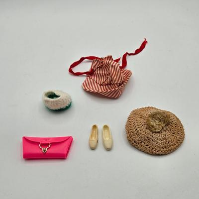 LOT 10X: 1962 Barbie Case, 1958 Blonde Ponytail Barbie ( MCMLVIII ) , 1958 Brunette Bubble Hairstyle Barbie ( MCMLVIII) , Clothing,...