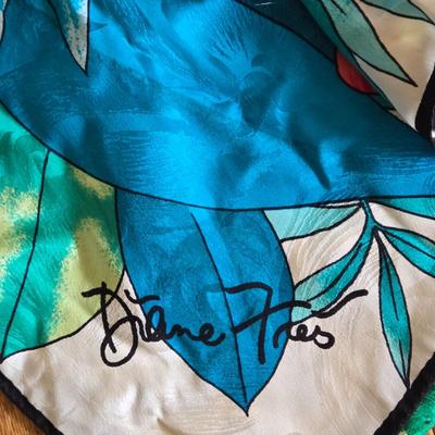 LOT 17Y: Vera Bradley Bag and Multiple Women's Scarves