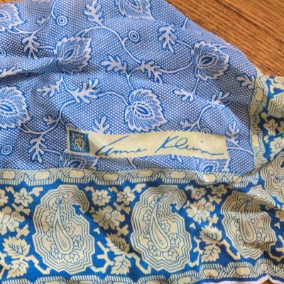 LOT 17Y: Vera Bradley Bag and Multiple Women's Scarves