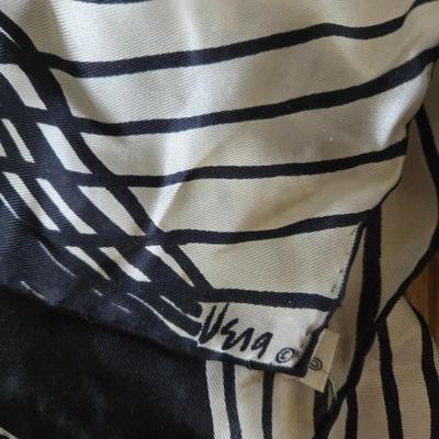 LOT 17Y: Vera Bradley Bag and Multiple Women's Scarves