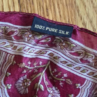 LOT 17Y: Vera Bradley Bag and Multiple Women's Scarves