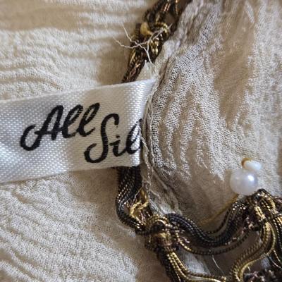 LOT 17Y: Vera Bradley Bag and Multiple Women's Scarves