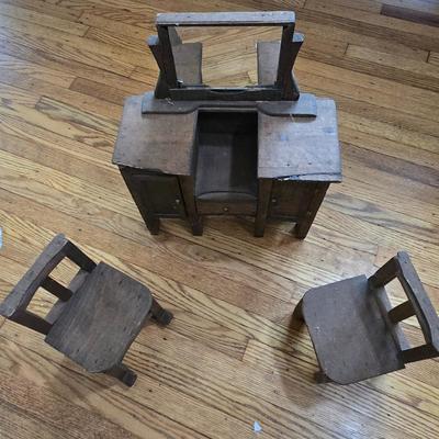 LOT 25L: Wooden Doll Furniture; Appears to be Handmade; Age Unknown