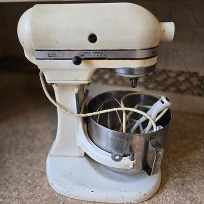 LOT 29K: Kitchenaid Stand Mixer