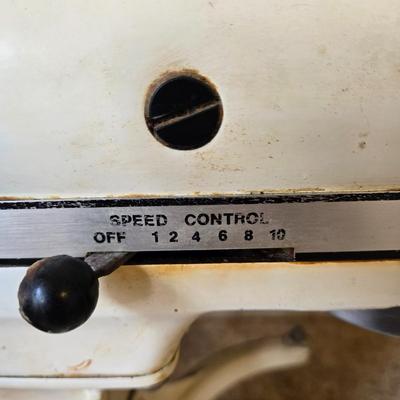 LOT 29K: Kitchenaid Stand Mixer