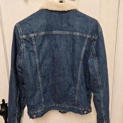 LOT 70X: Women's Fashion Jackets and Pant Suit