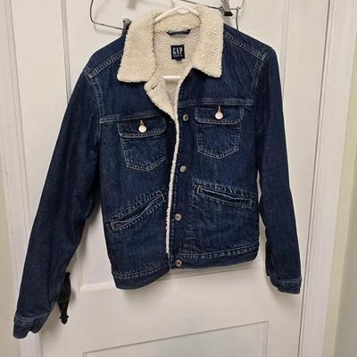 LOT 70X: Women's Fashion Jackets and Pant Suit