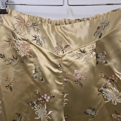 LOT 72X: Asian Inspired Woman's Pant Set and Long Gown