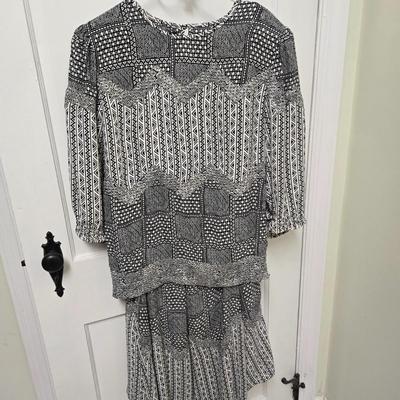 LOT 73X: Fashionable Skirt Sets and Jackets