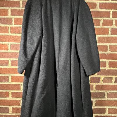 LOT 77Y: Vintage Women’s Coates - Harve Bernard, Lorovi & Abe Schrader