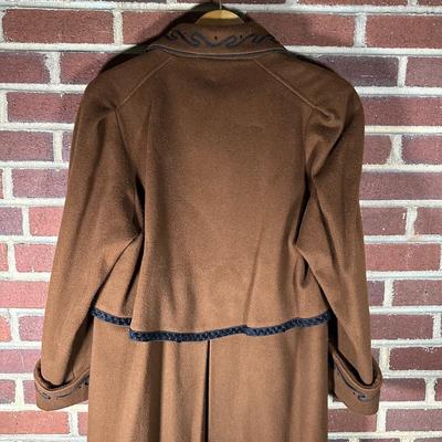 LOT 77Y: Vintage Women’s Coates - Harve Bernard, Lorovi & Abe Schrader