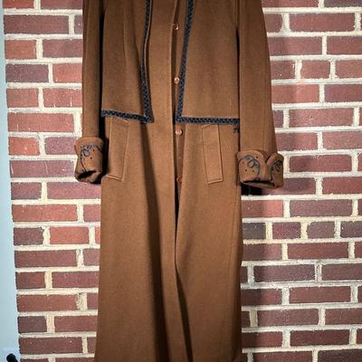 LOT 77Y: Vintage Women’s Coates - Harve Bernard, Lorovi & Abe Schrader