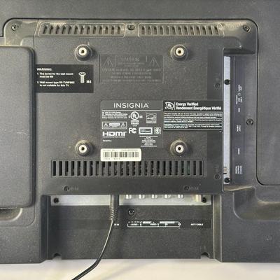 LOT 84L: Insignia 24” TV & DVD Player Combo