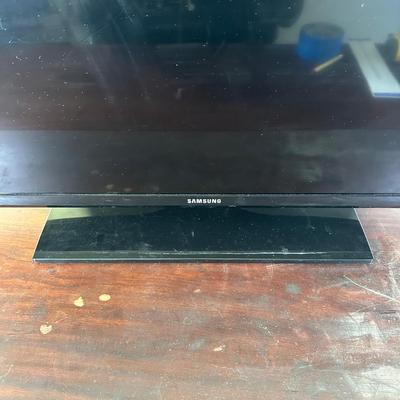 LOT 85L: Samsung TV