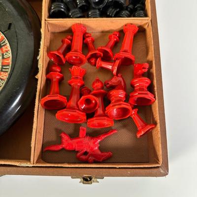 LOT 90L: Vintage Lowe Travel Board Game Kit