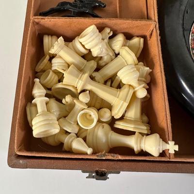 LOT 90L: Vintage Lowe Travel Board Game Kit