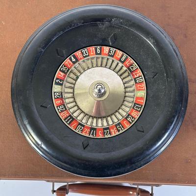 LOT 90L: Vintage Lowe Travel Board Game Kit