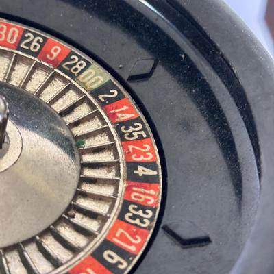 LOT 90L: Vintage Lowe Travel Board Game Kit