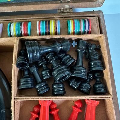 LOT 90L: Vintage Lowe Travel Board Game Kit