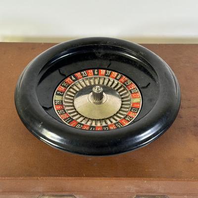 LOT 90L: Vintage Lowe Travel Board Game Kit