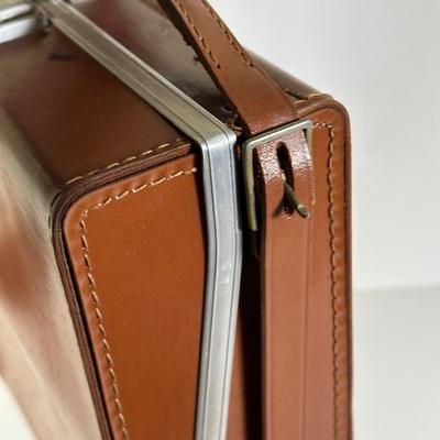 LOT 93L: Polaroid Model J66 Electric Eye Land Camera Kit w/ Case & Box