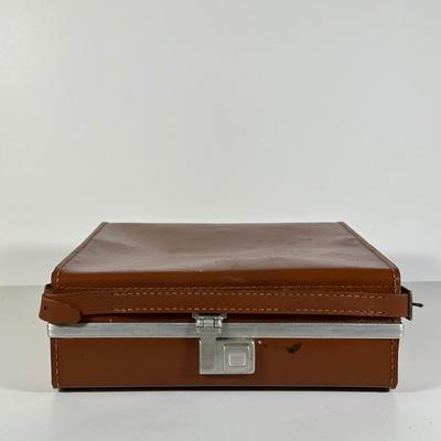 LOT 93L: Polaroid Model J66 Electric Eye Land Camera Kit w/ Case & Box