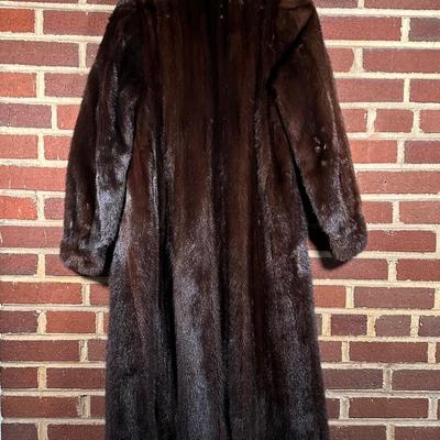 LOT 96L: Vintage Mink Fur Coat
