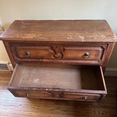 LOT 99Y: Vintage Wooden 3 Drawer Dresser