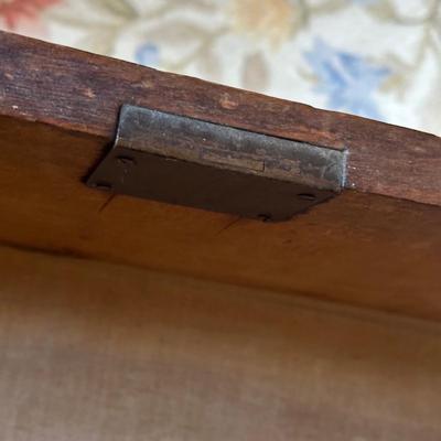 LOT 99Y: Vintage Wooden 3 Drawer Dresser