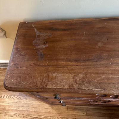 LOT 99Y: Vintage Wooden 3 Drawer Dresser