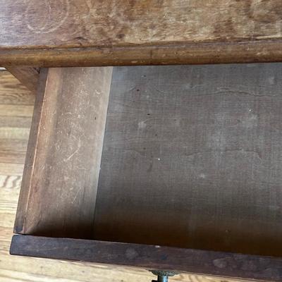 LOT 99Y: Vintage Wooden 3 Drawer Dresser