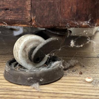 LOT 99Y: Vintage Wooden 3 Drawer Dresser