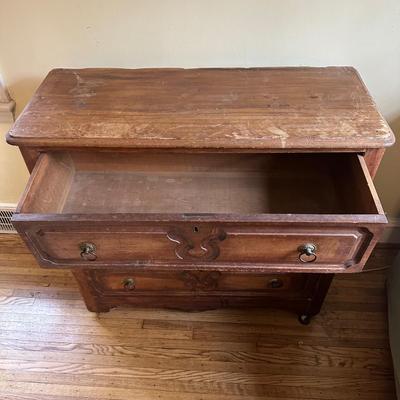 LOT 99Y: Vintage Wooden 3 Drawer Dresser