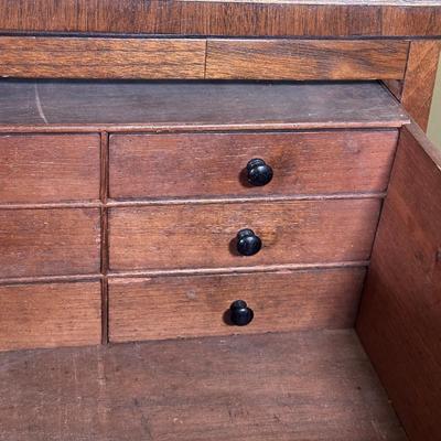 LOT 100Y: Vintage Wooden Chest Of Drawers Dresser