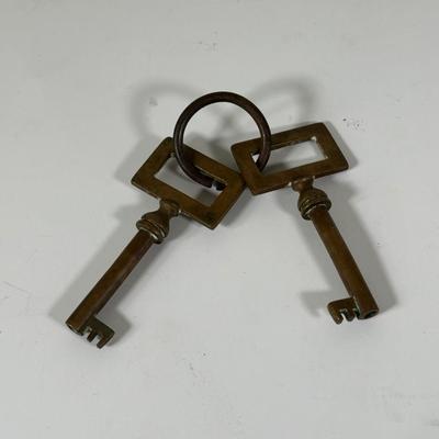 LOT 105L: Vintage Brass Home Decor Collection