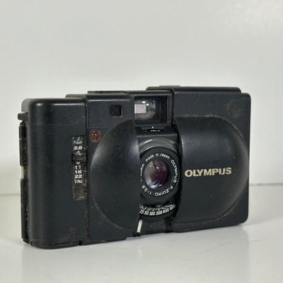 LOT 109L: Vintage Point & Shoot Cameras - Olympus XA, BerkeyKeystone XR76 & Canon AS-6