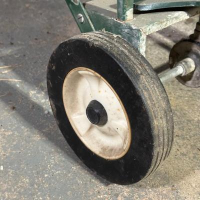 LOT 115G: Gardening Tool Essentials, Scotts Spreader & More