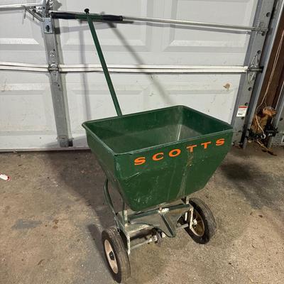 LOT 115G: Gardening Tool Essentials, Scotts Spreader & More
