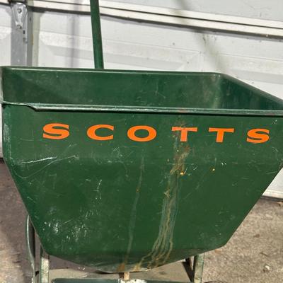 LOT 115G: Gardening Tool Essentials, Scotts Spreader & More
