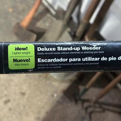 LOT 115G: Gardening Tool Essentials, Scotts Spreader & More