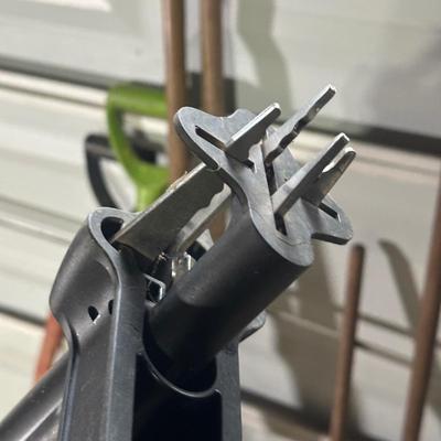 LOT 115G: Gardening Tool Essentials, Scotts Spreader & More