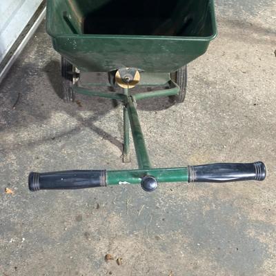 LOT 115G: Gardening Tool Essentials, Scotts Spreader & More