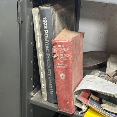 LOT 118G: Craftsman 5 Drawer Work Bench w/ All Tools & Contents Included