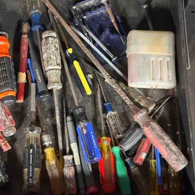 LOT 118G: Craftsman 5 Drawer Work Bench w/ All Tools & Contents Included