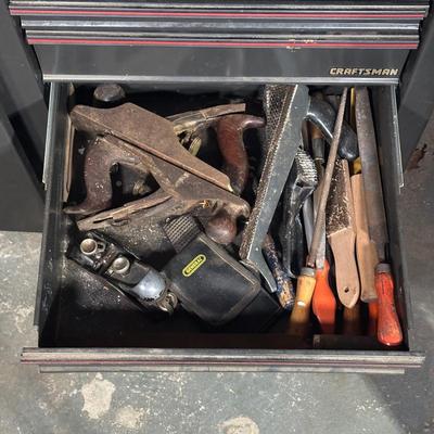LOT 118G: Craftsman 5 Drawer Work Bench w/ All Tools & Contents Included