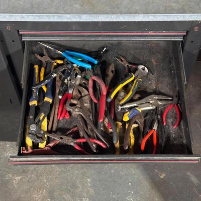 LOT 118G: Craftsman 5 Drawer Work Bench w/ All Tools & Contents Included